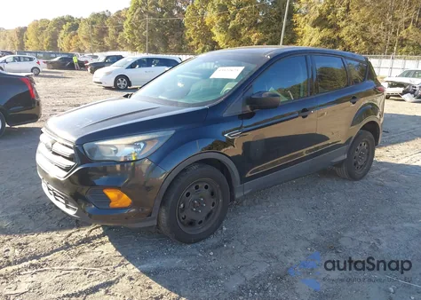 2018 Ford Escape S z USA, uszkodzony, nr VIN 1FMCU0F77JUB03251
